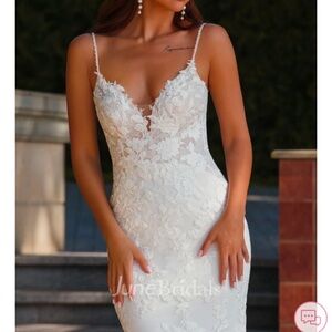 White Sheath Wedding Gown with Plunge Neckline
